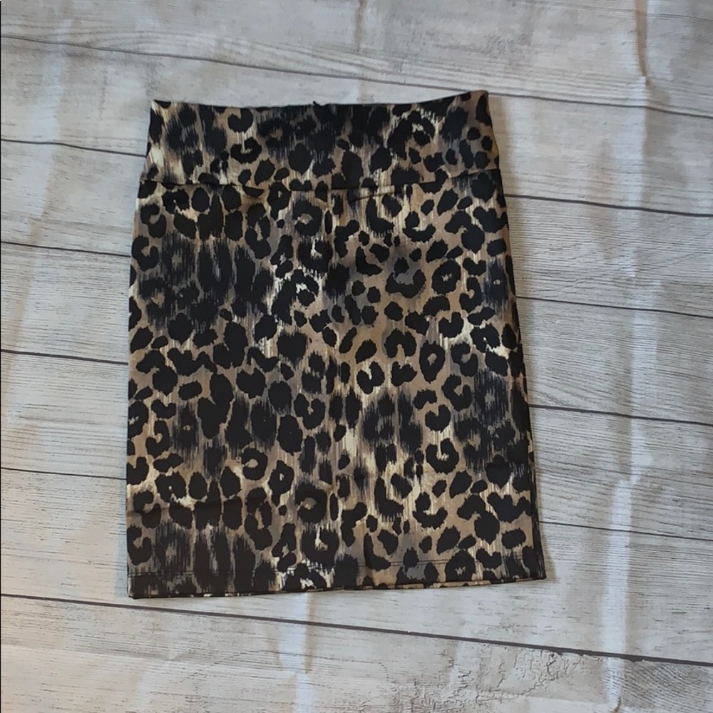Cheetah print straight skirt